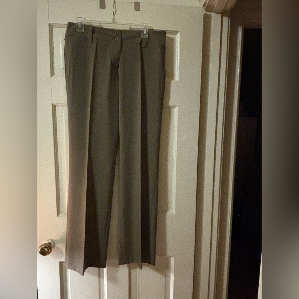 Misses NWT modern fit slacks with front zipper and pockets.
